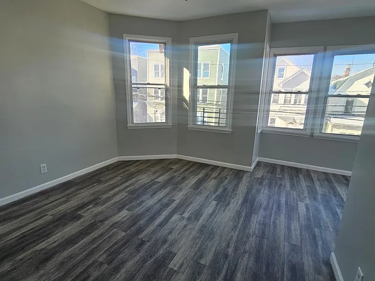 68 Brookdale Ave — Photo 3