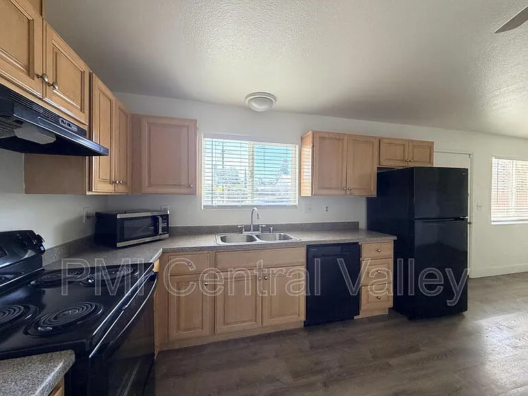 111 N Walnut Ave #1 — Photo 3