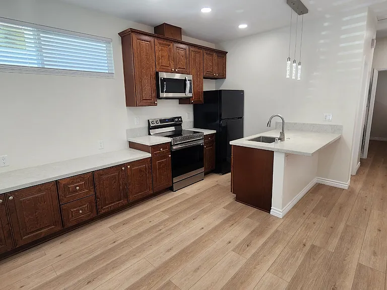 504 Peach Way #2 — Photo 4