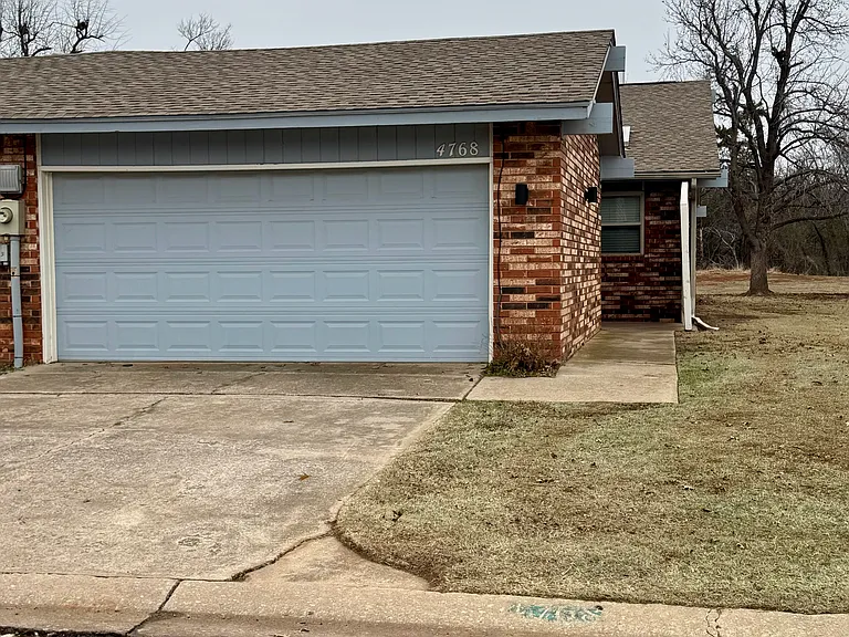 4768 Hemlock Cir — Photo 32
