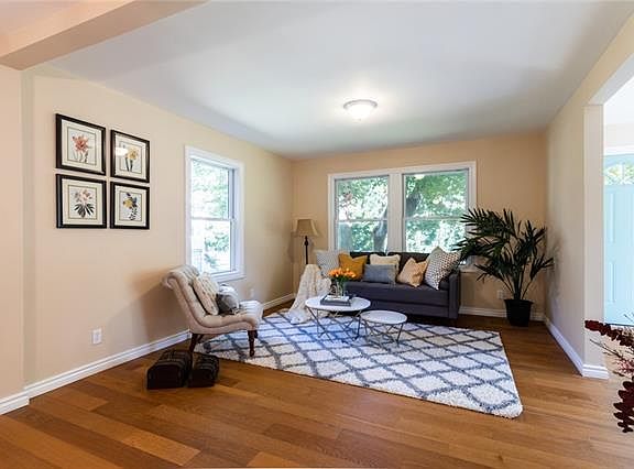 5th image of 19 Hunt Ave
