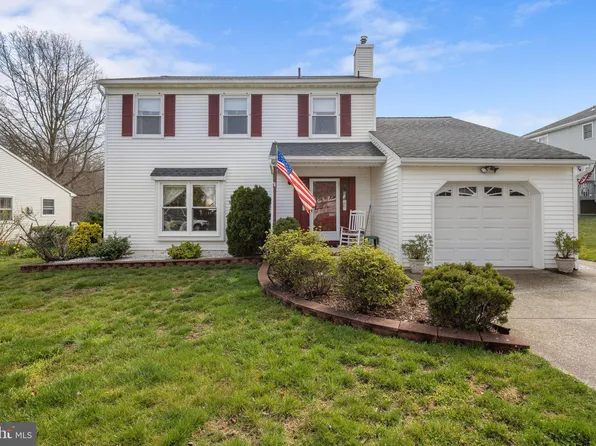 161 Sea Bird Ln, Belford, NJ 07718