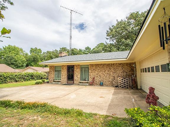 3rd image of 533 Dogwood Ln