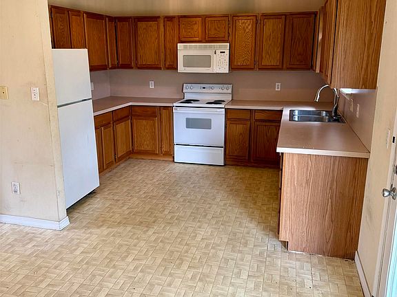 3rd image of 228 Frost Rd