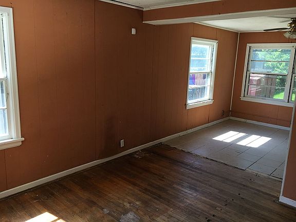 2nd image of 711 S Illinois St