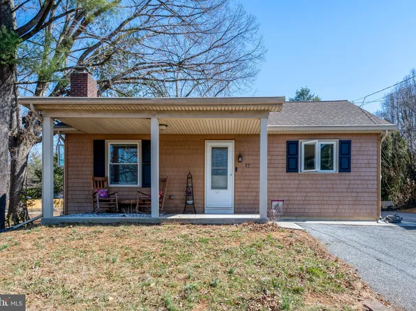 17 Wilson Ave, Leola, PA 17540