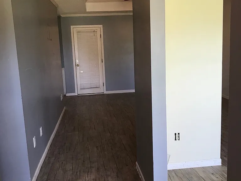 427 Lancaster Loop — Photo 2