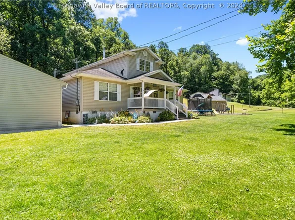4561 Woodrum Ln, Cross Lanes, WV 25313