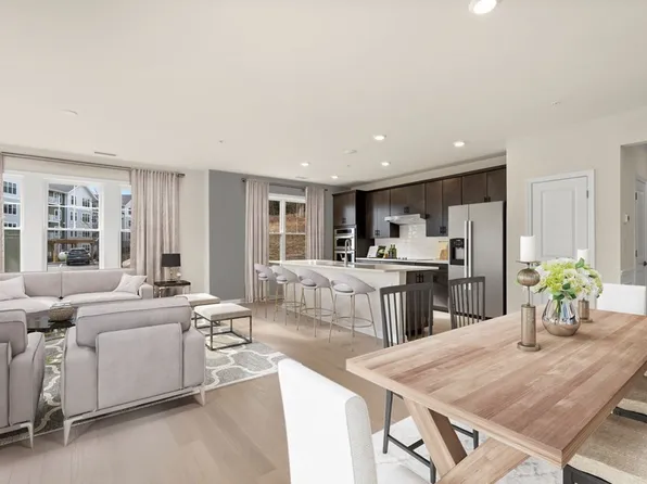 260 Martins Lndg #106, North Reading, MA 01864