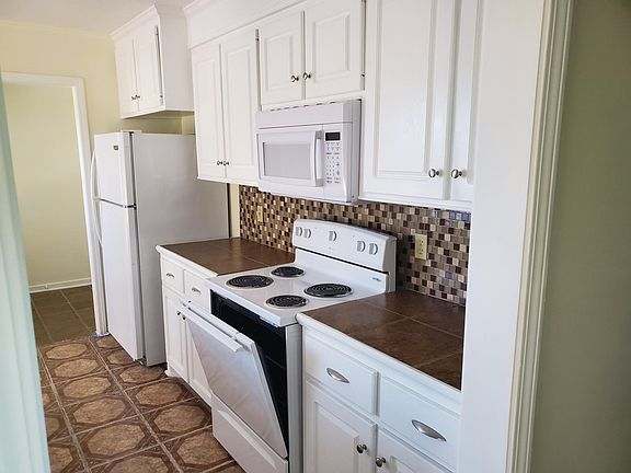 4th image of 311 Green Meadow Dr