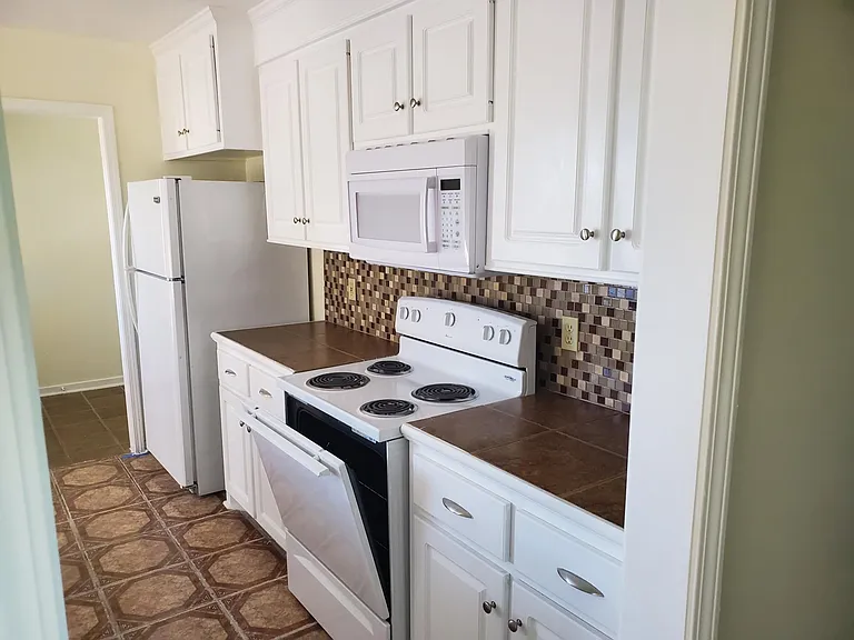 311 Green Meadow Dr — Photo 4