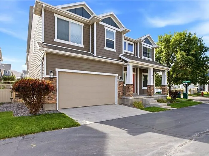 6 bed, 3.5 bath, 3708 sqft, $3,950 — Photo 3