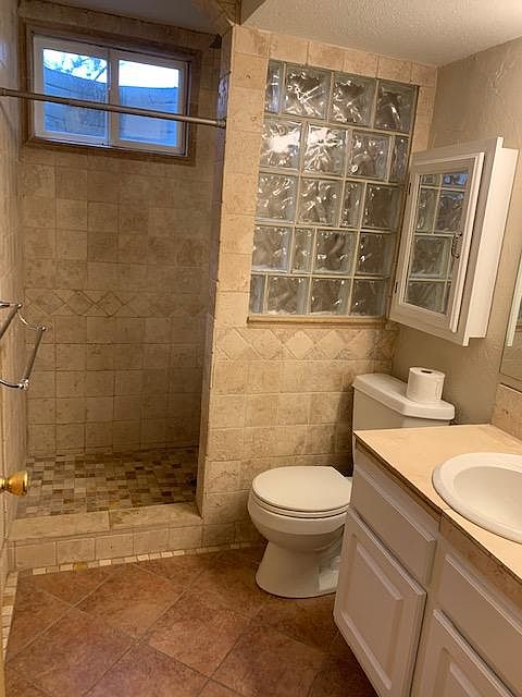 2nd image of 1512 W Lake St