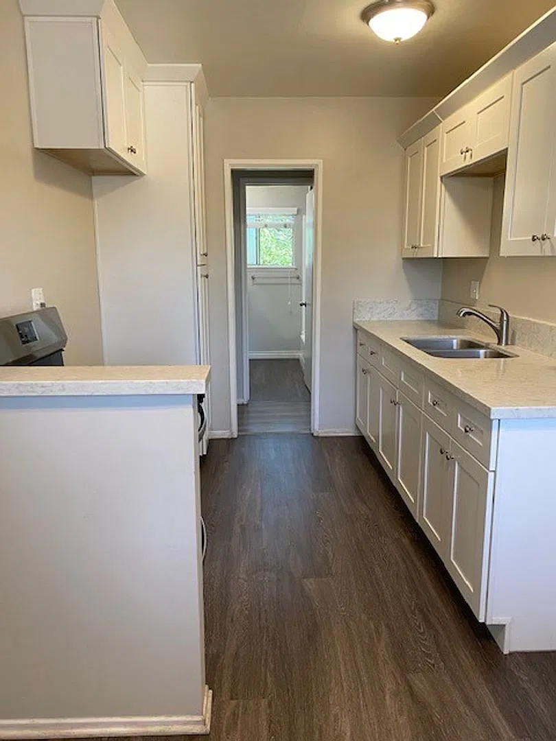 7353 Comstock Ave — Photo 2