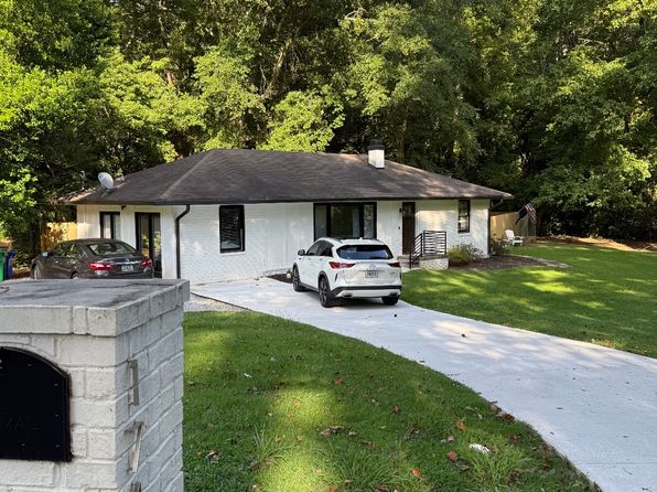 1743 Wayland Cir