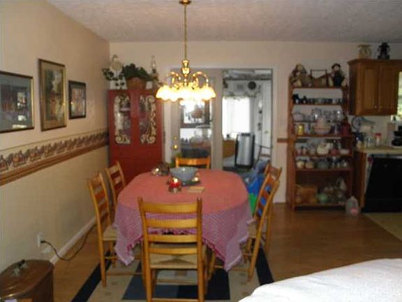 5th image of 135 Woodfield Cir