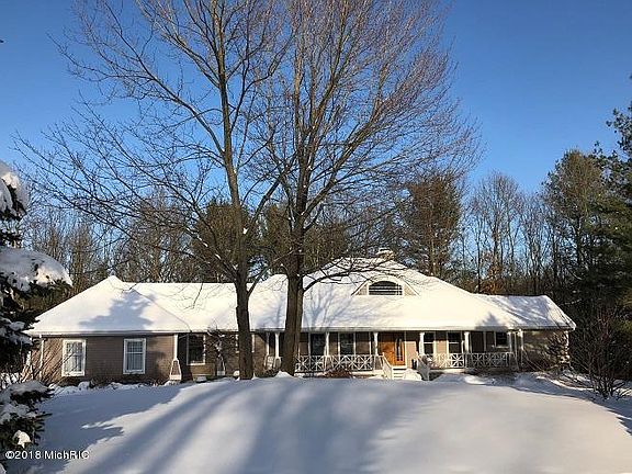 3rd image of 6874 Chandler Woods Dr NE
