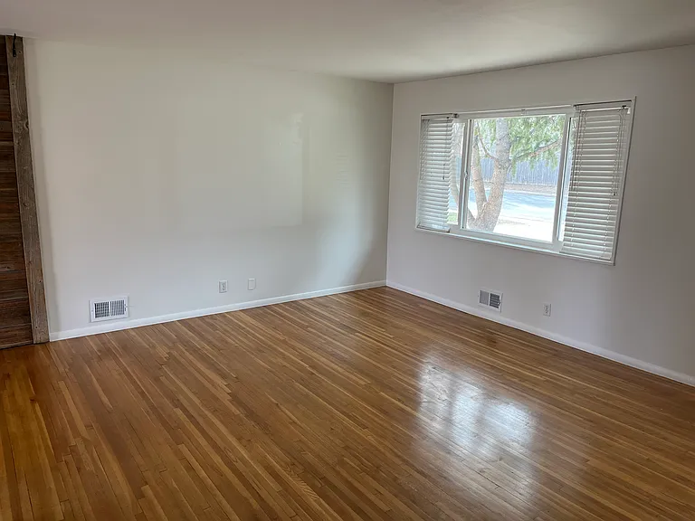 3605 Martin Dr — Photo 21
