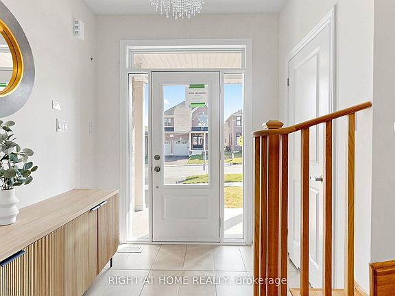 2nd image of 40 Ainslie Hill Cres