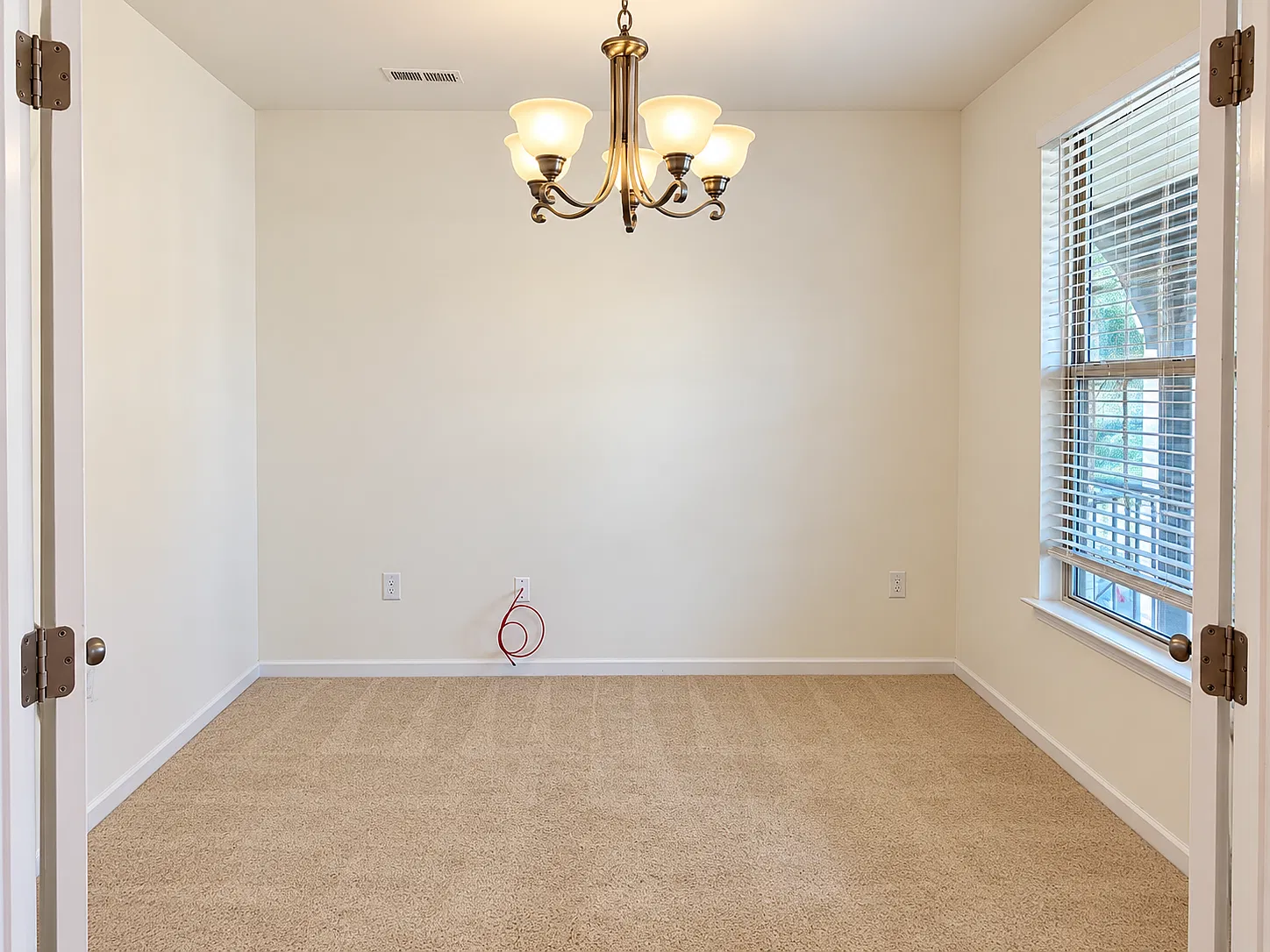 3 bed, 2528 sqft, $2,600 — Photo 4