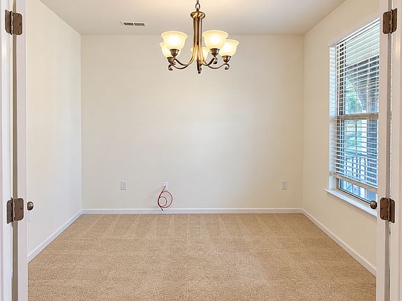 4th image of 721 Sweet Laurel Ln