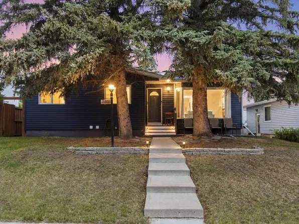 1140 S 105th Ave SW, Calgary, AB T2W 0B1