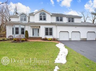 442 Pond Path, East Setauket, NY 11733