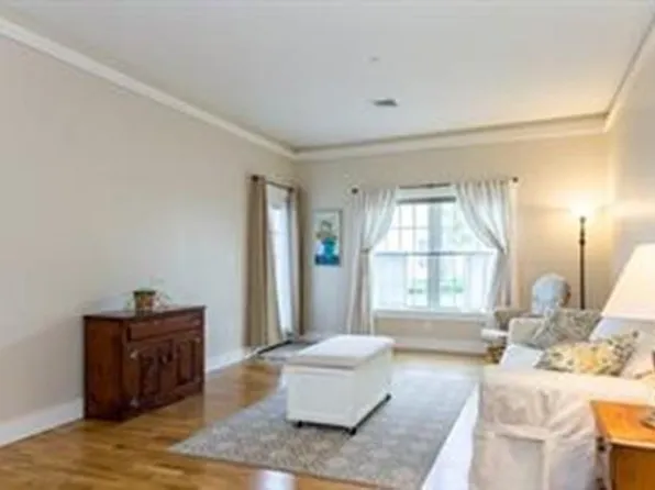 54 Loomis St Unit 2104, Bedford, MA 01730