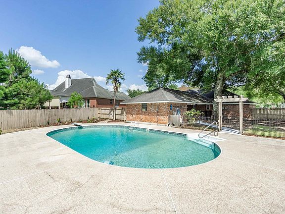3rd image of 25453 Plantation Ave