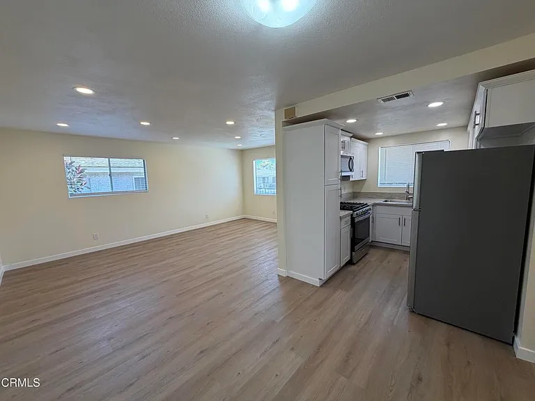 1127 Acadia Pl — Photo 6