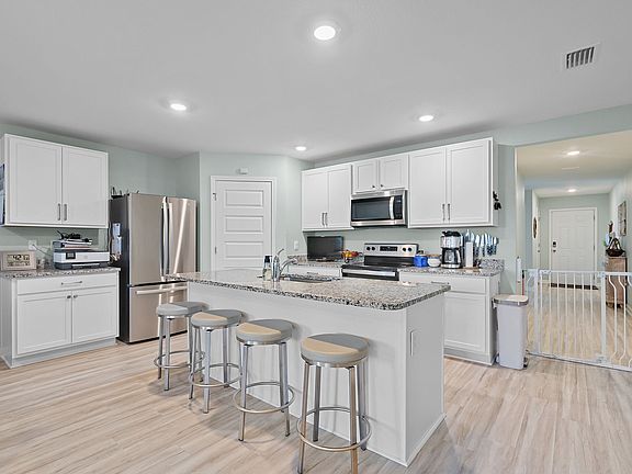 2nd image of 381 Winters Ave