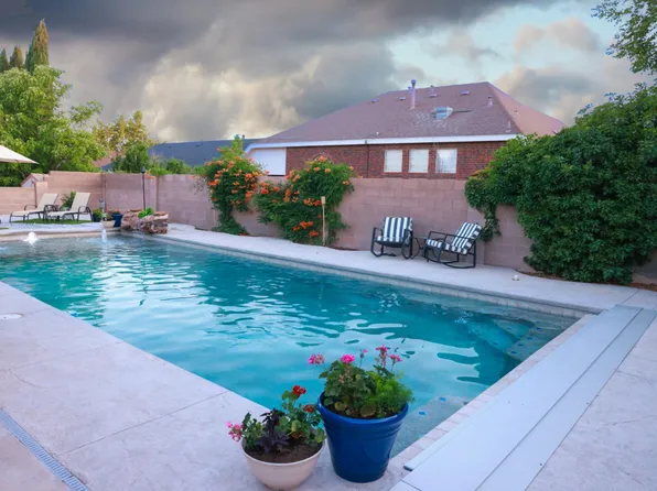 8615 Hillshire Pl NW, Albuquerque, NM 87114