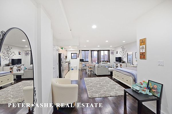 1st image of 203 E 121st St APT 901