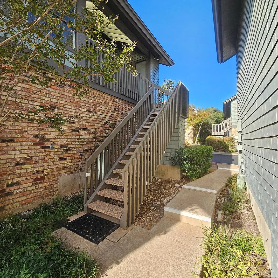2 bed, 2.0 bath, 754 sqft, $1,895 — Photo 4