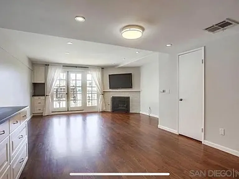 1111 Eureka St #8 — Photo 1
