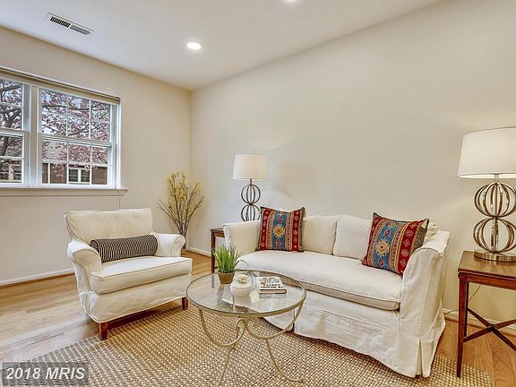 5th image of 4844 Chevy Chase Dr #149