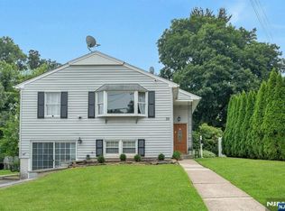 30 Union St, Hawthorne, NJ 07506