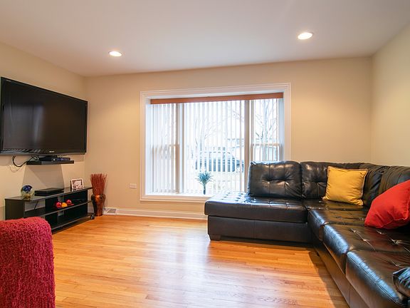 3rd image of 708 S Fairfield Ave