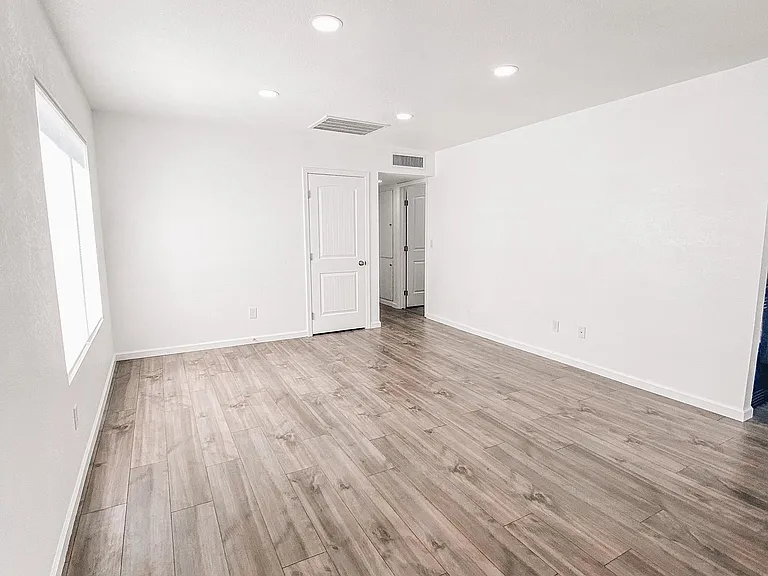 4431 Plaza Vis #D — Photo 1