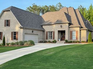 2238 Lake Circle Dr, Tupelo, MS 38801