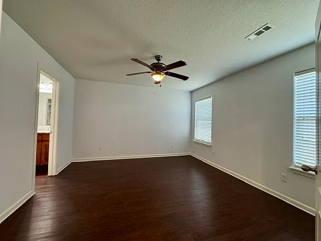 508 Eagle Dr NE — Photo 11