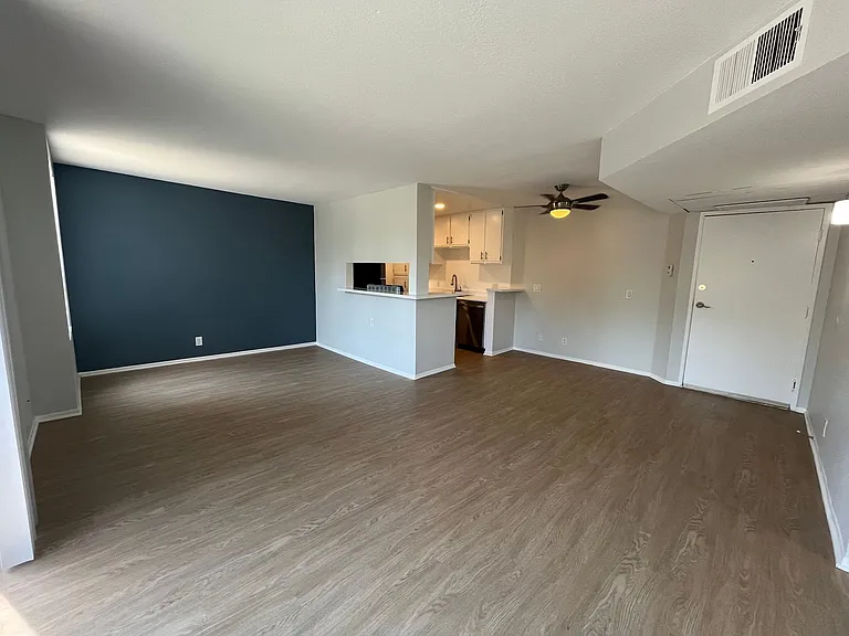 6310 Sylmar Ave — Photo 61