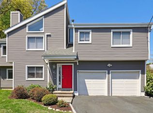 46 Fairway Grn, Fairfield, CT 06825