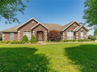 917 Clayton Rd, Cave Springs, AR 72718