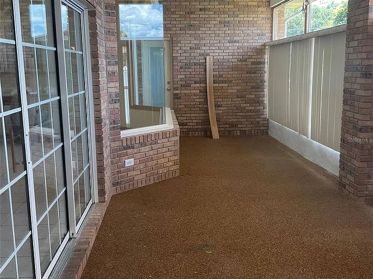 715 Fairlawn Dr — Photo 17