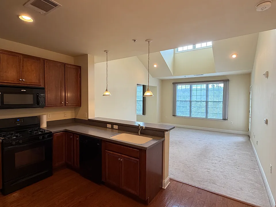 2411 Ramapo Ct