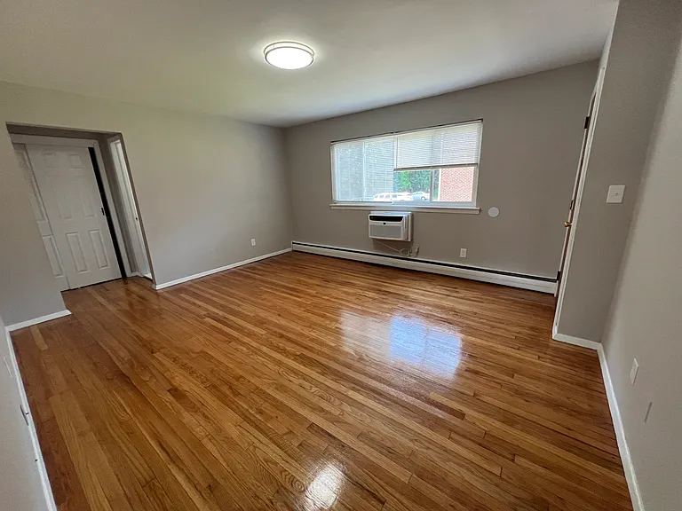 824 Cedar Ln — Photo 4