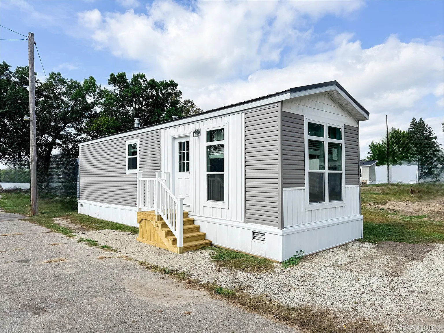 44 Retreat Way photo 1