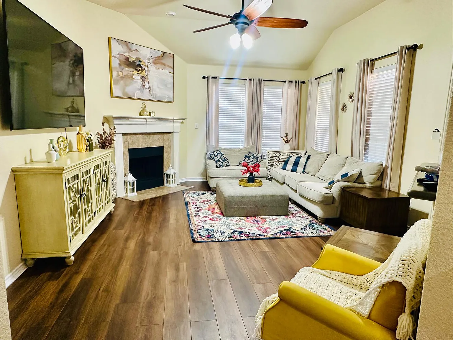 3 bed, 2042 sqft, $2,400 — Photo 3