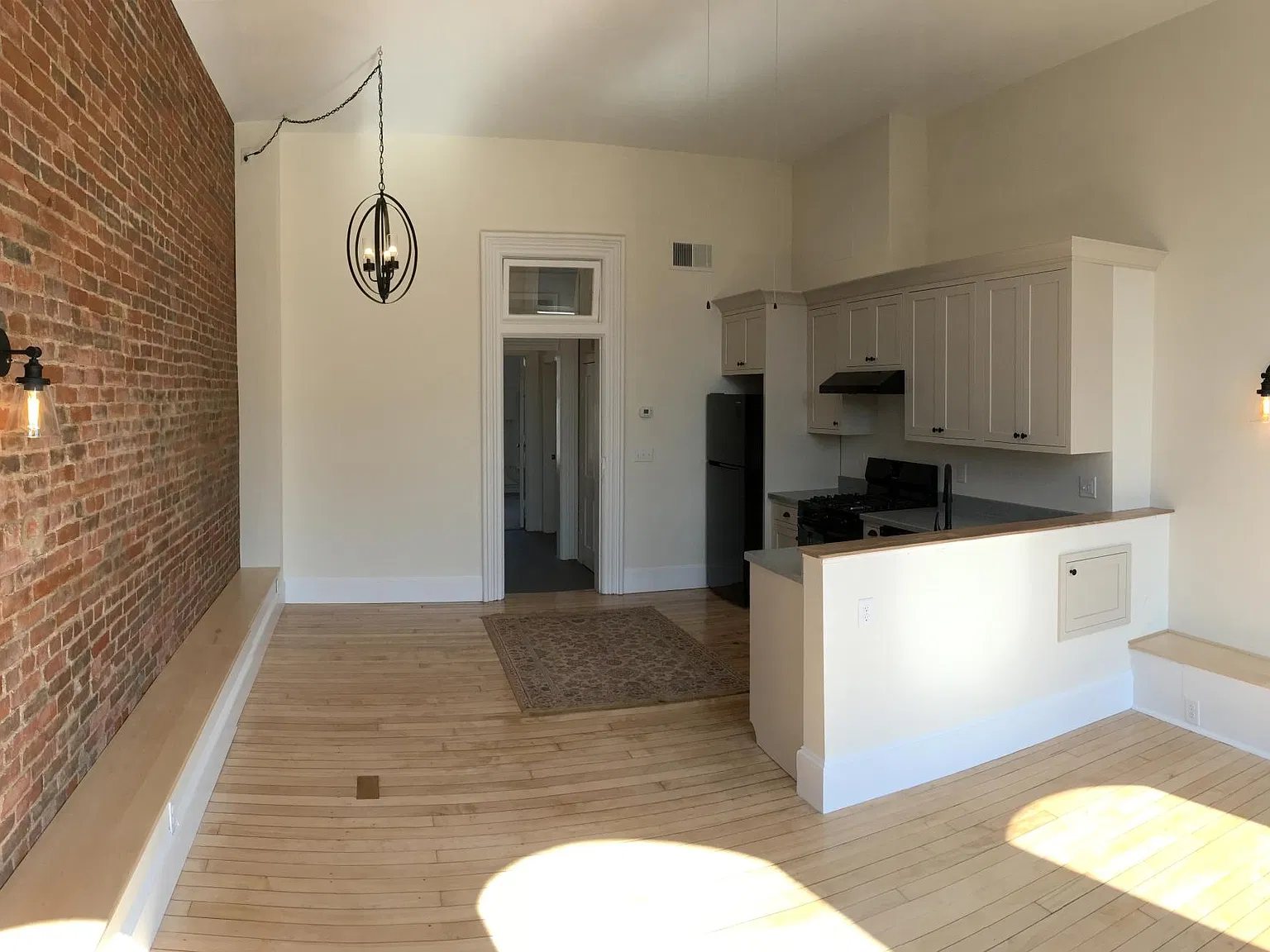 111 1/2 E Lincoln Ave — Photo 3